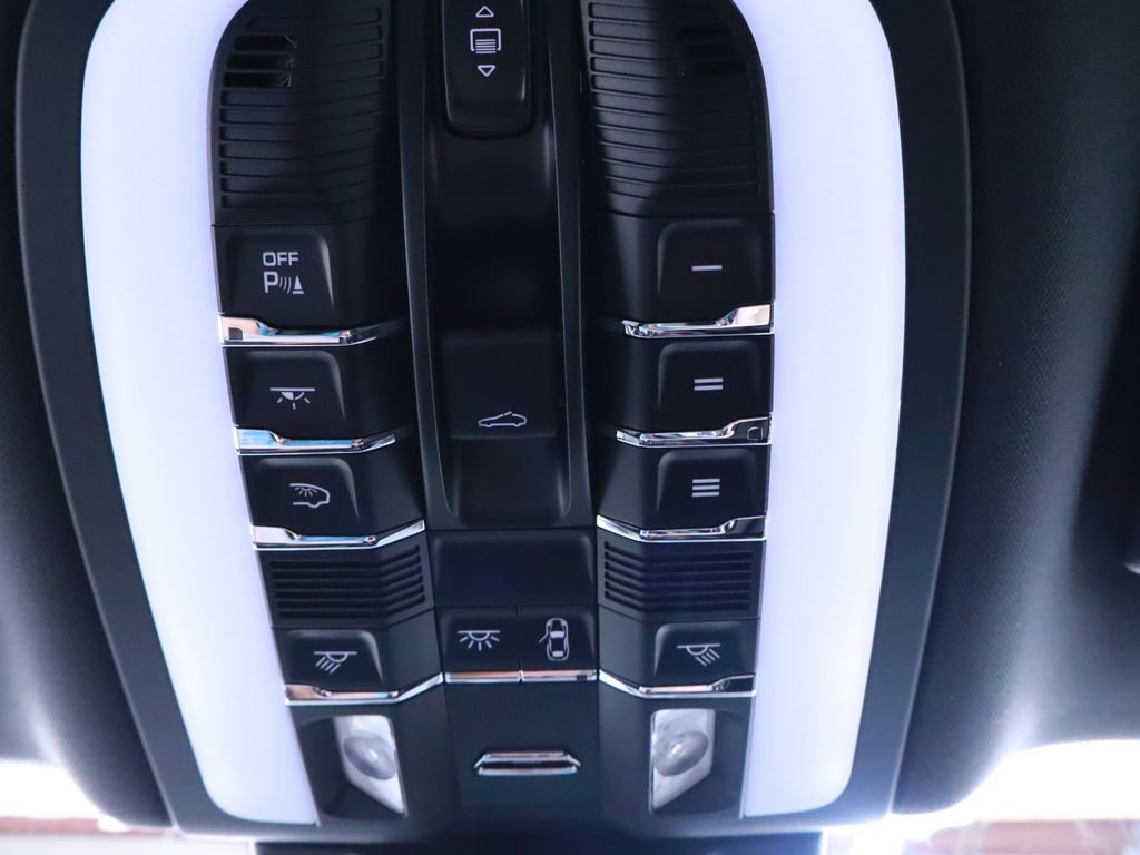 New 2025 Porsche Macan image 40