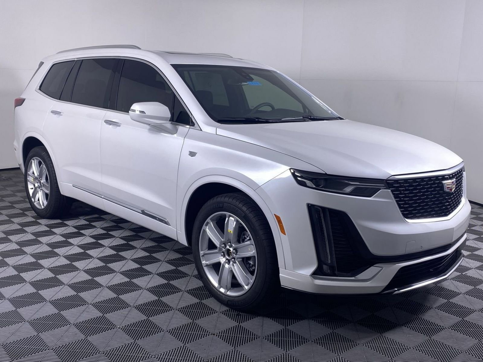New 2025 Cadillac XT6 Luxury w/ LPO, Red Accent Package FWD image 21