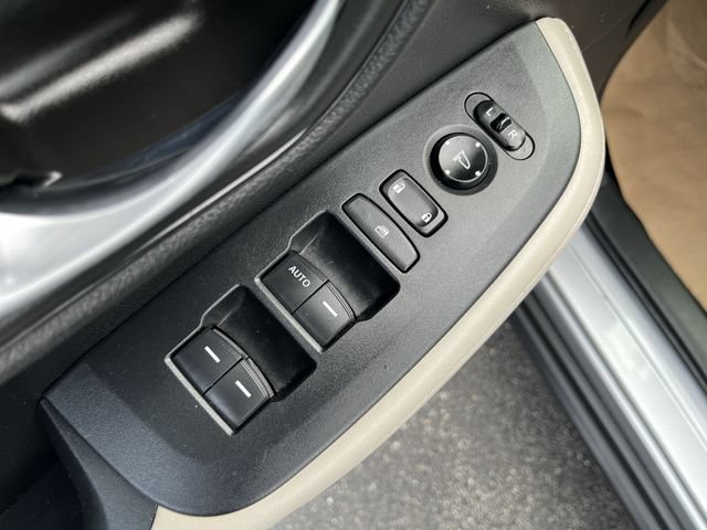 Used 2025 Honda HR-V LX image 17