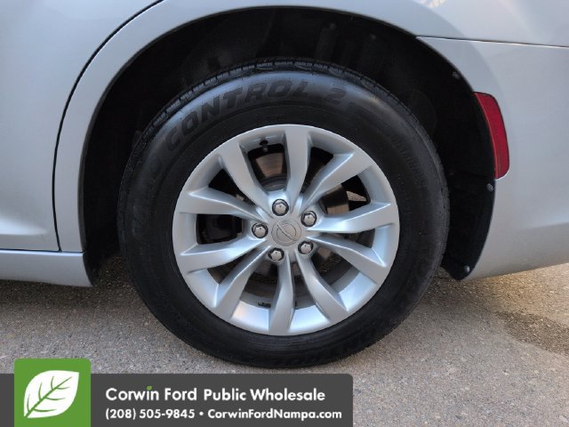 Used 2019 Chrysler 300 Touring RWD image 30