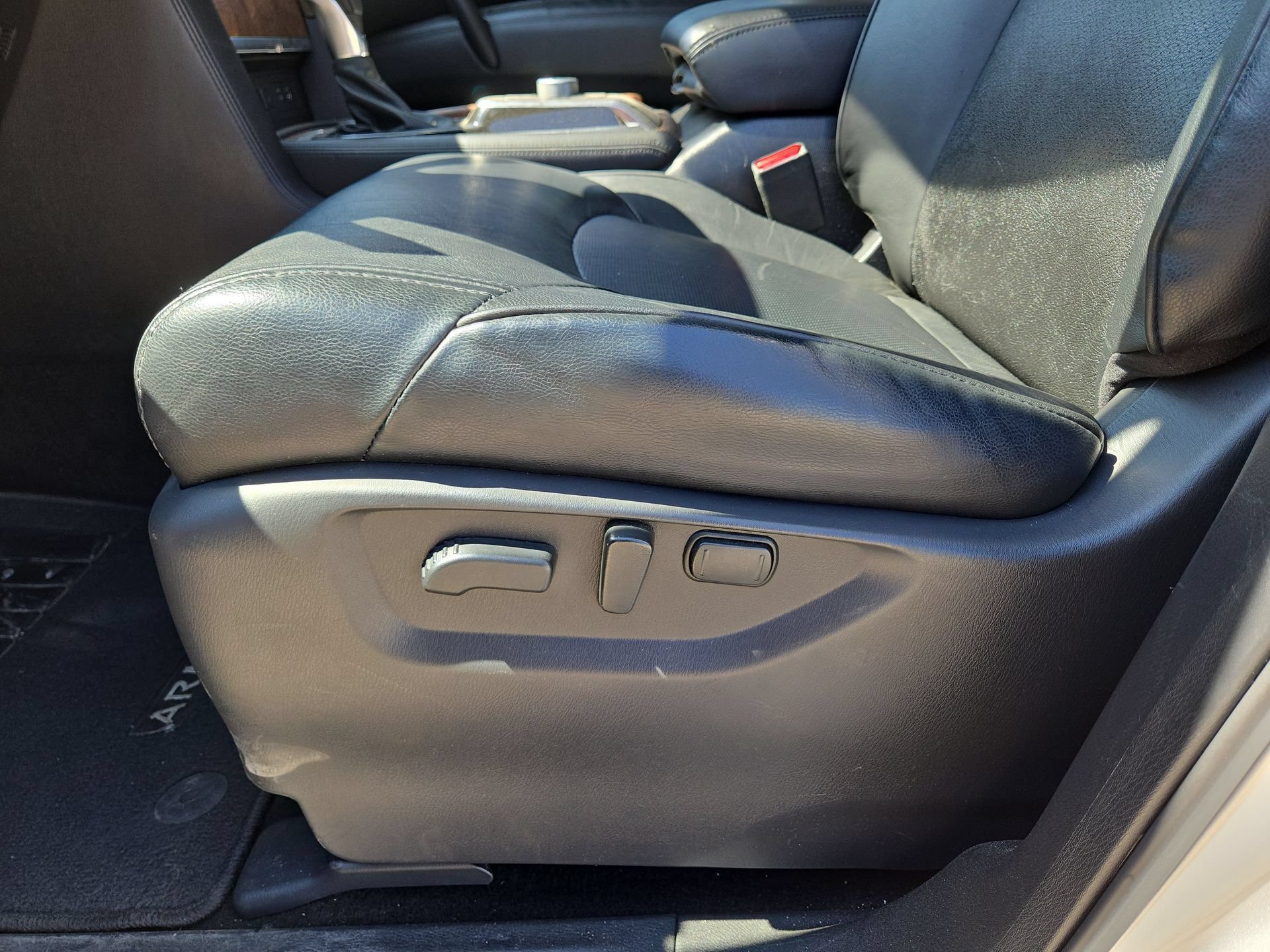 Used 2024 Nissan Armada SL w/ Captain's Chairs Package RWD image 17