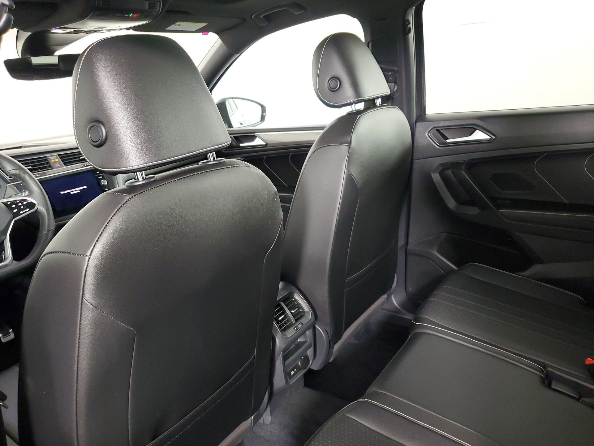 Used 2022 Volkswagen Tiguan SE R-Line image 46