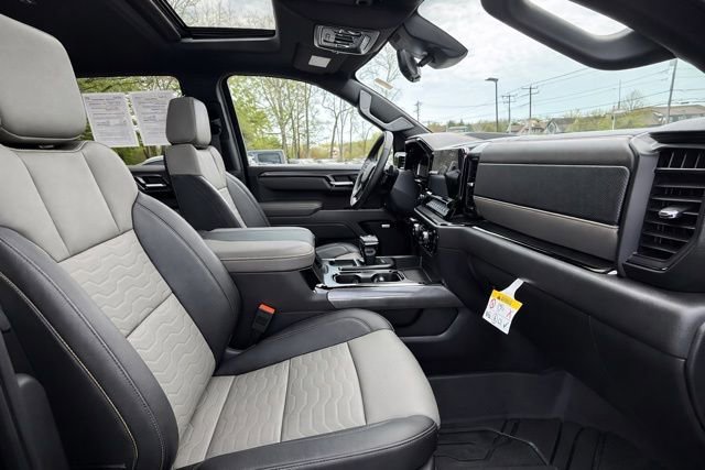 Used 2022 Chevrolet Silverado 1500 ZR2 w/ Technology Package AWD/4WD image 12