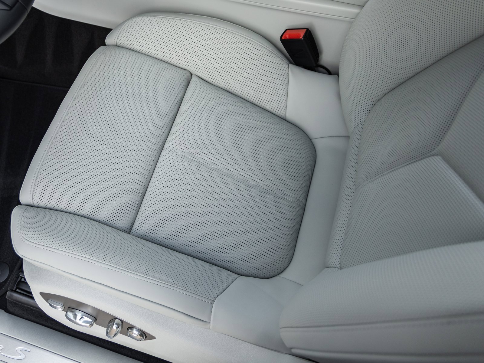 New 2026 Porsche Macan S image 28