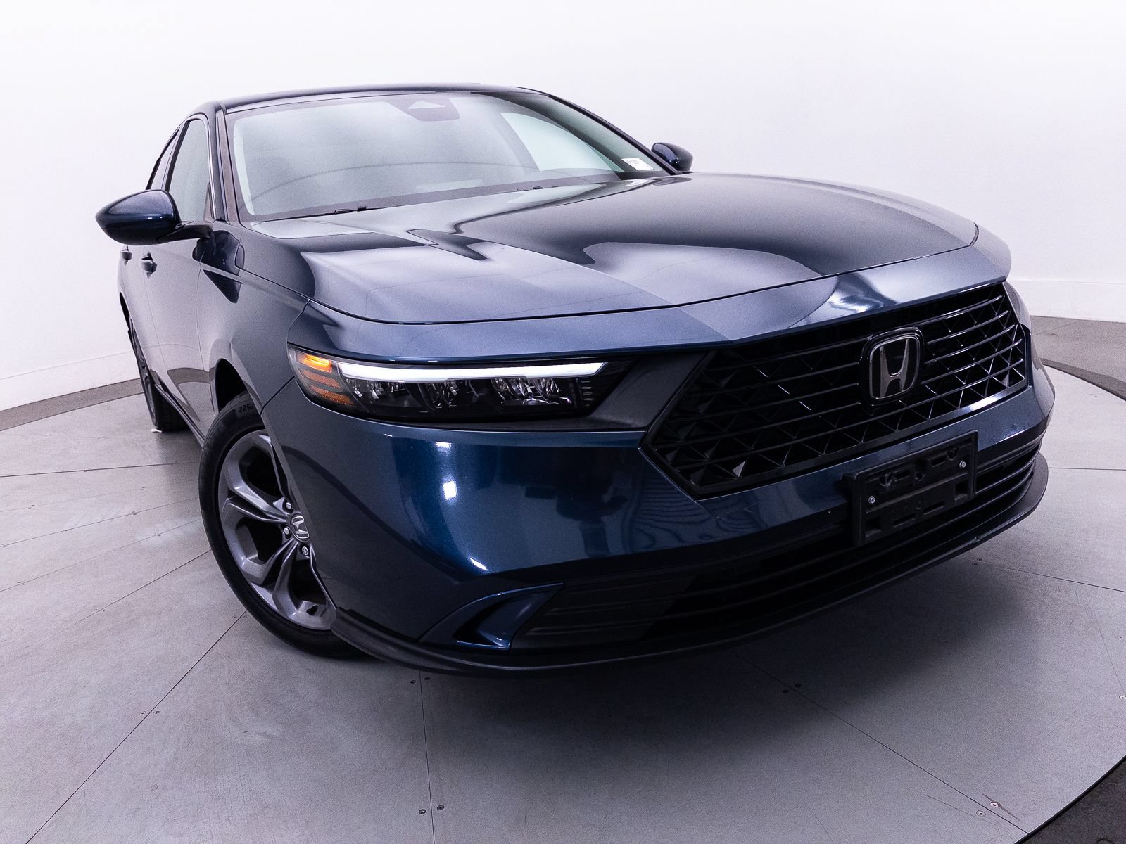 Used 2023 Honda Accord EX image 7