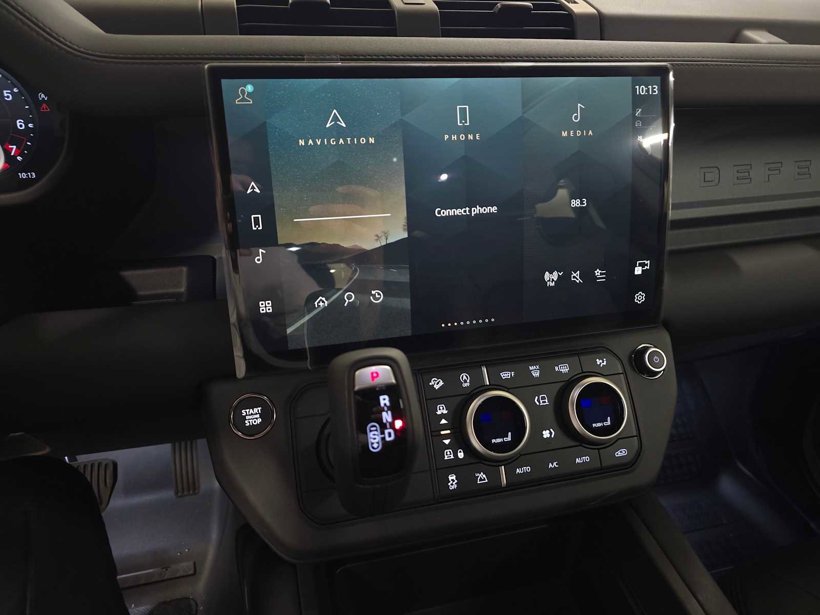New 2026 Land Rover Defender 110 Trophy Edition AWD/4WD image 28