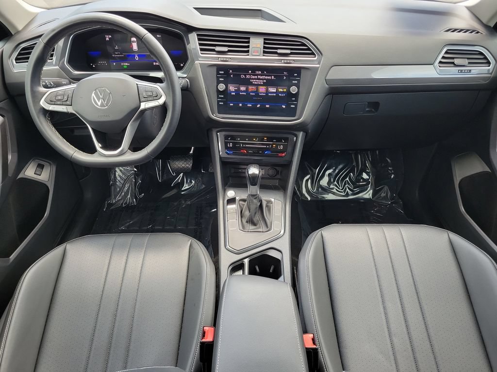 Used 2023 Volkswagen Tiguan SE w/ Panoramic Sunroof Package FWD image 13