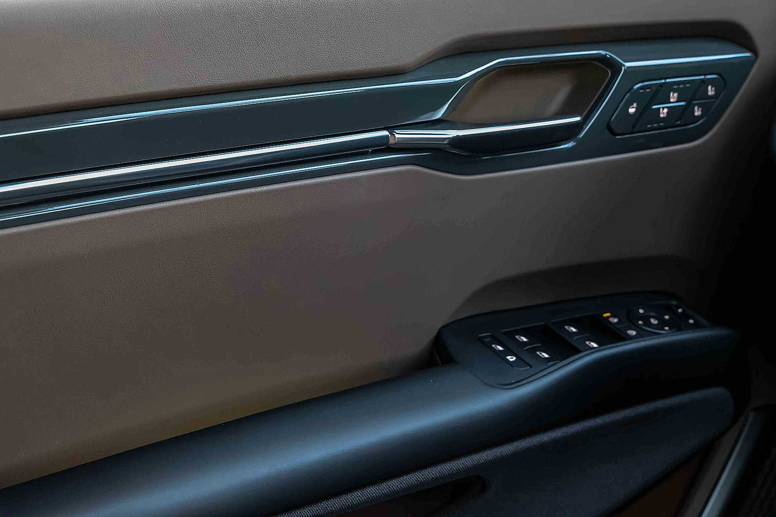 Certified 2024 Kia EV9 Land image 14