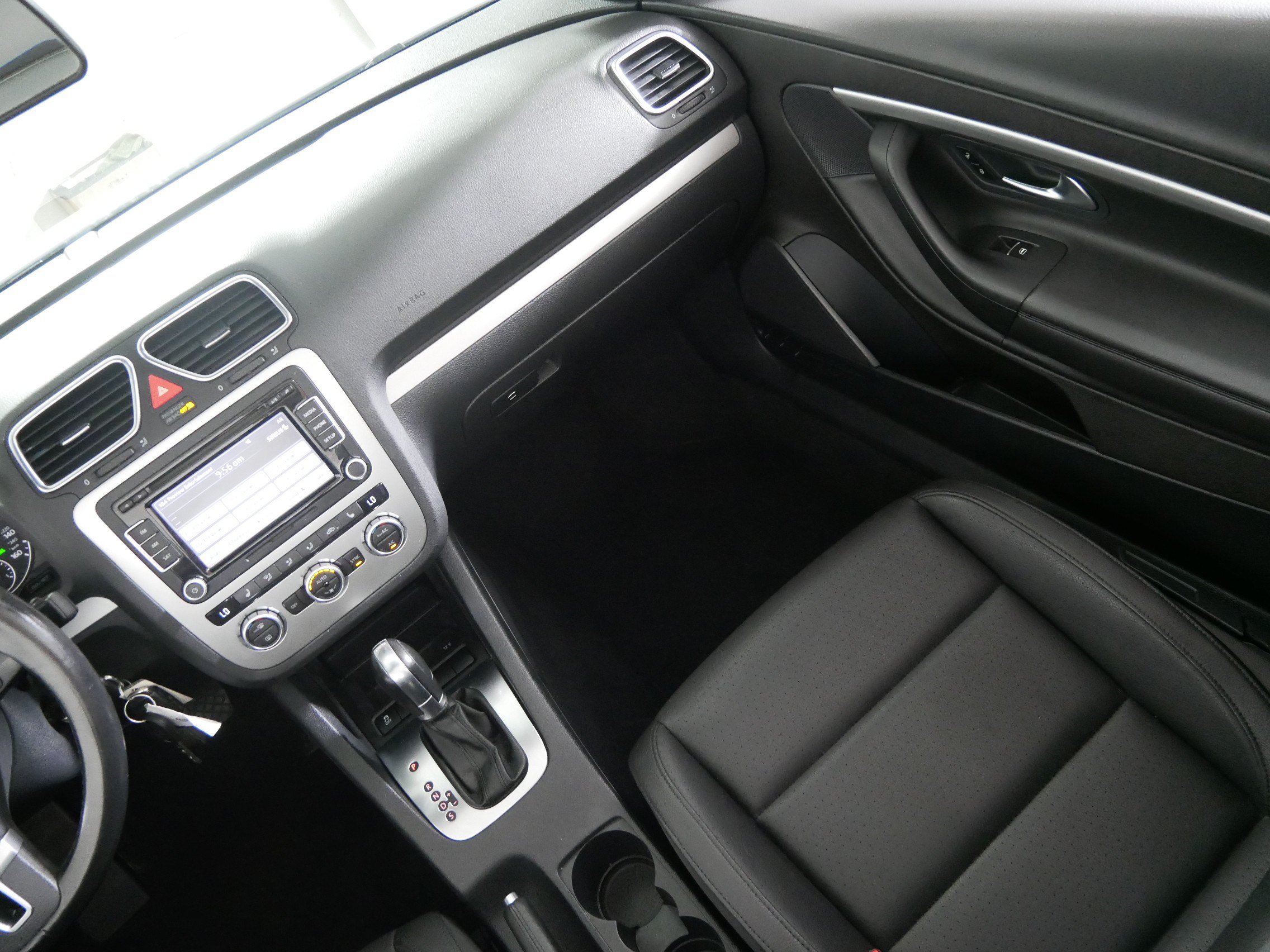 Used 2013 Volkswagen Eos Komfort FWD image 11
