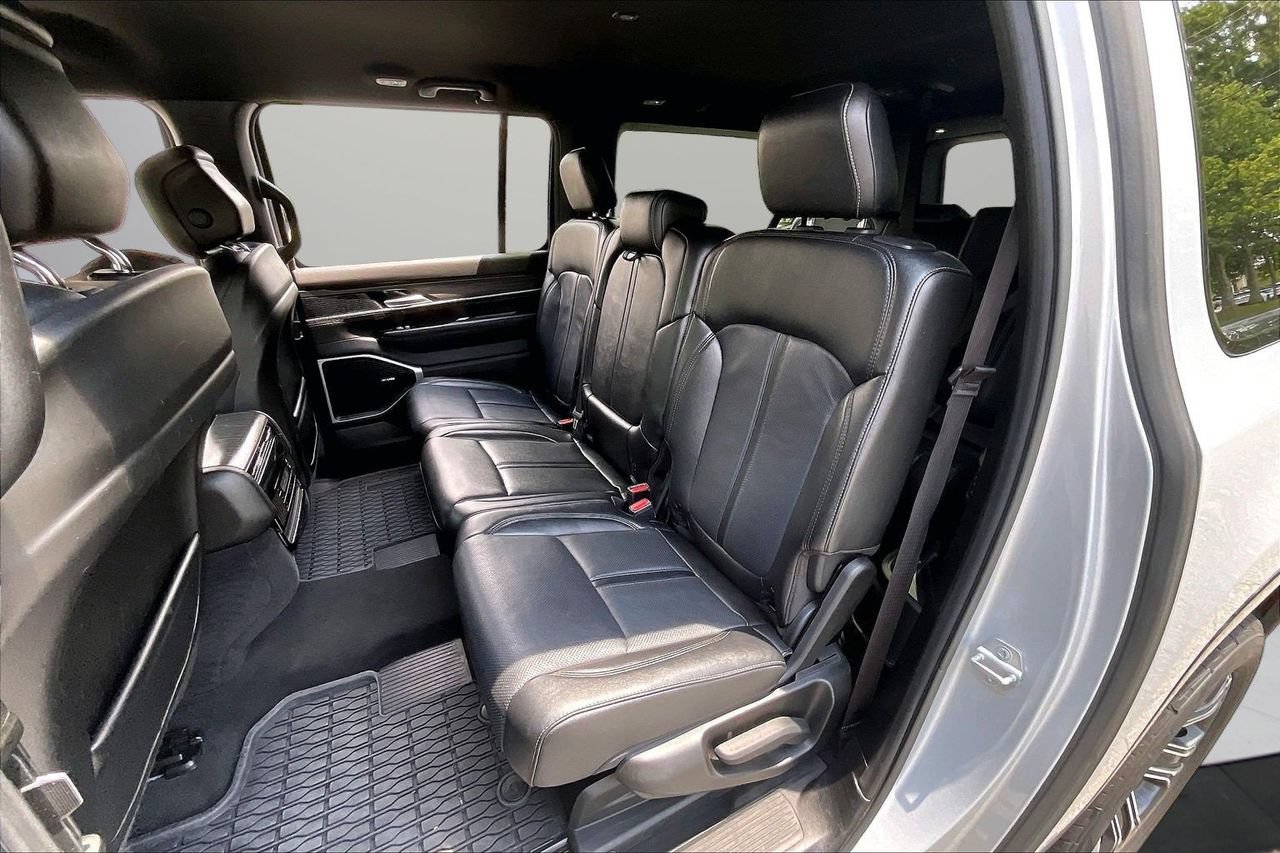 Certified 2024 Jeep Wagoneer L Series II w/ Flexible Seating Group AWD/4WD image 23