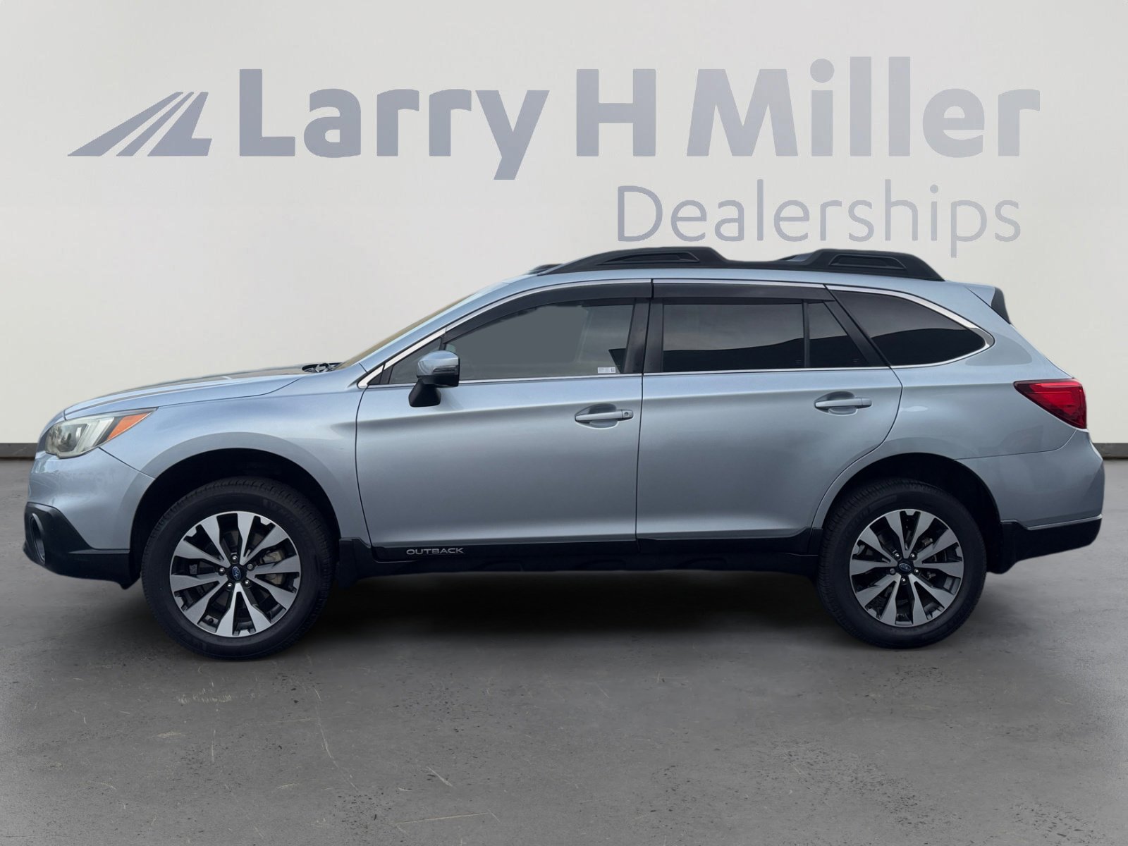 Used 2017 Subaru Outback 3.6R Limited image 2