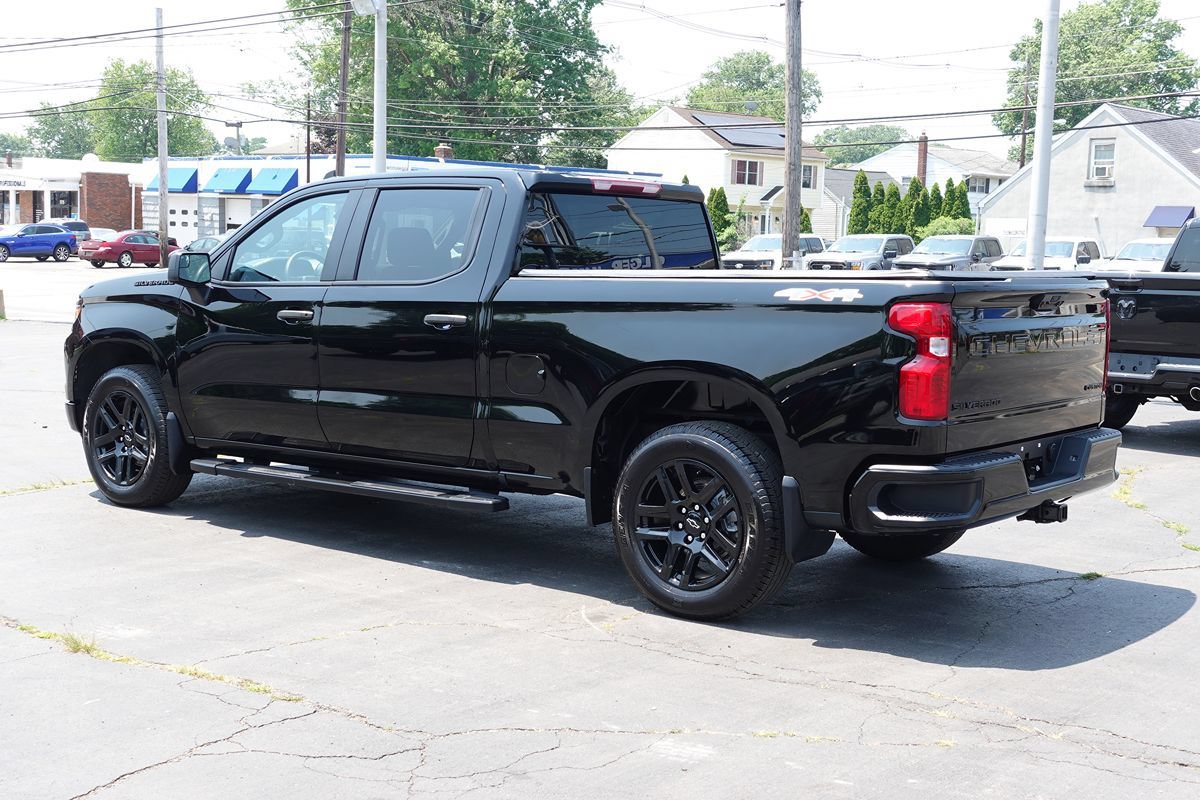 Used 2024 Chevrolet Silverado 1500 Custom AWD/4WD image 2
