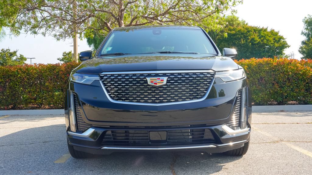 Used 2025 Cadillac XT6 Premium Luxury w/ Technology Package FWD image 4