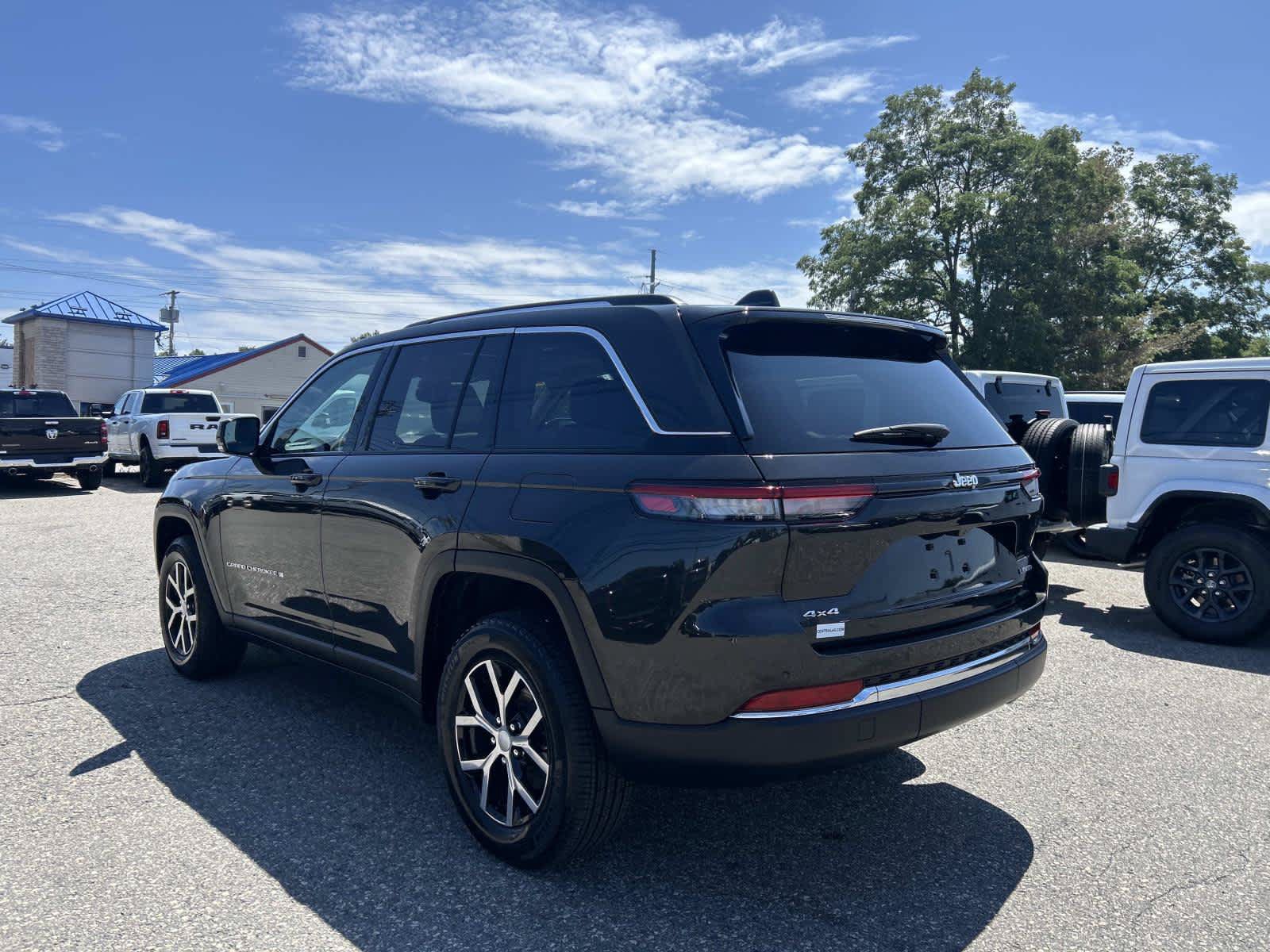 Certified 2024 Jeep Grand Cherokee Limited AWD/4WD image 5