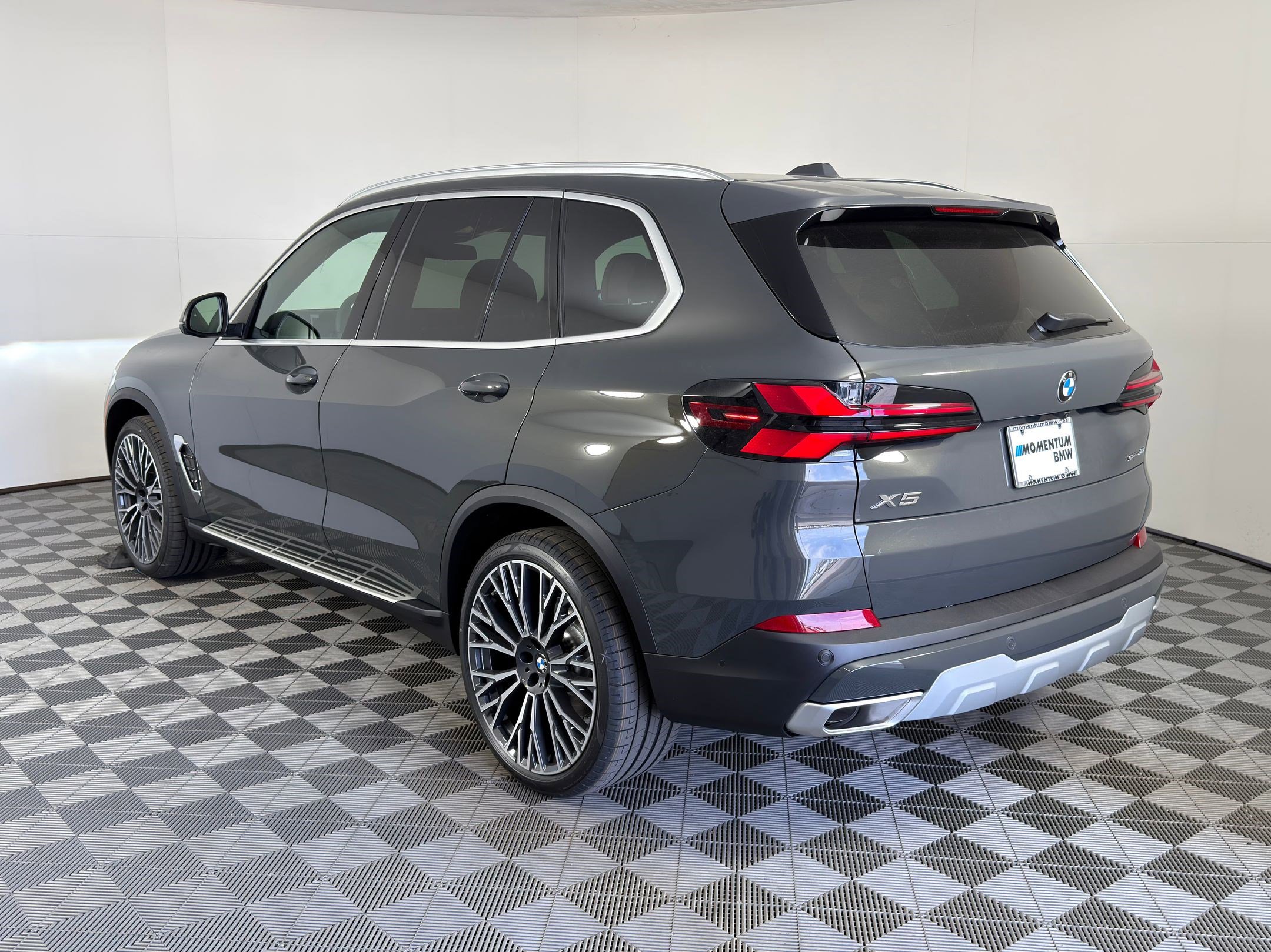 New 2026 BMW X5 sDrive40i image 3
