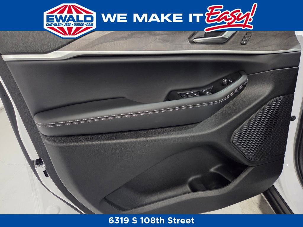 New 2025 Jeep Grand Cherokee Limited w/ Luxury Tech Group II image 12