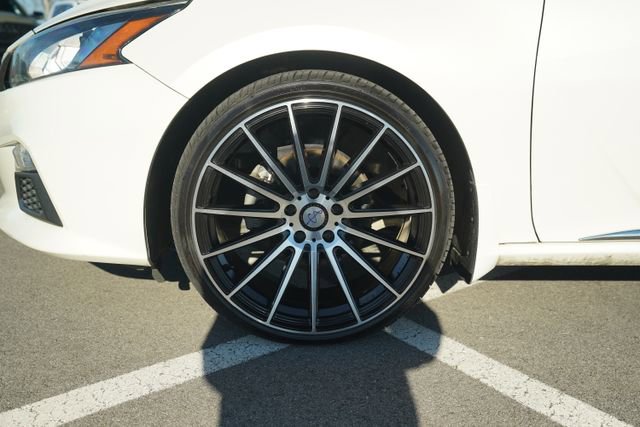 Used 2019 Nissan Altima 2.5 SR w/ SR Premium Package image 11