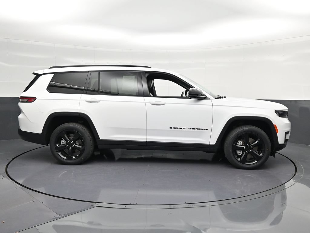 Used 2023 Jeep Grand Cherokee L Laredo AWD/4WD image 4