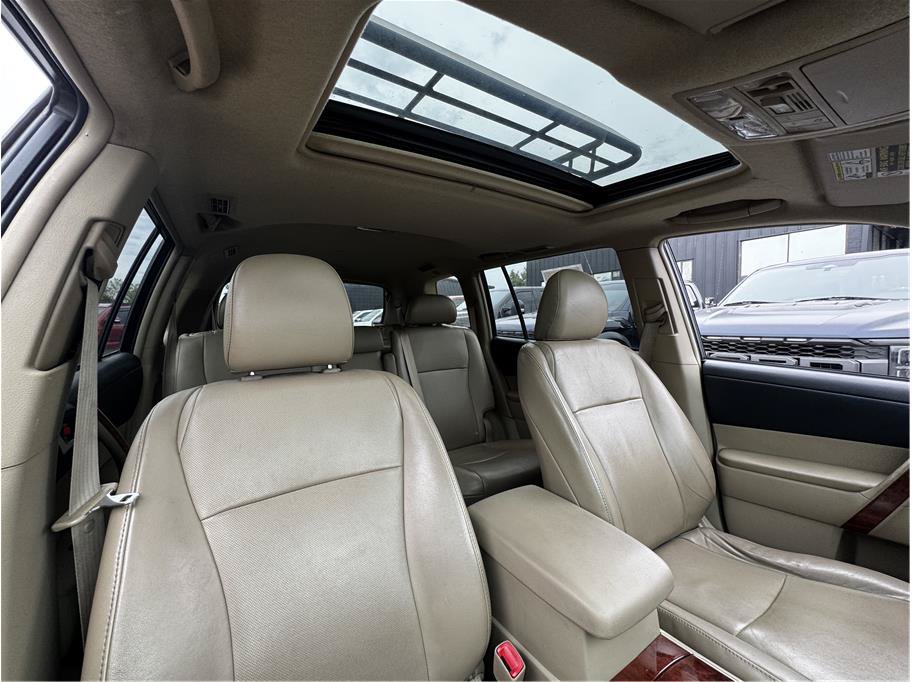 Used 2012 Toyota Highlander Limited w/ Tow Pkg AWD/4WD image 4