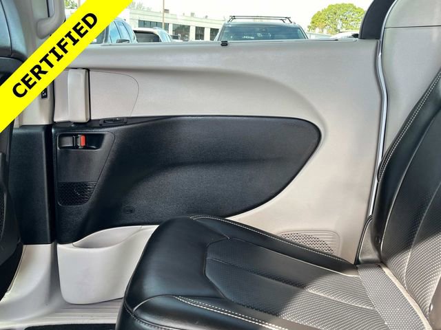 Used 2024 Chrysler Pacifica Touring-L image 12