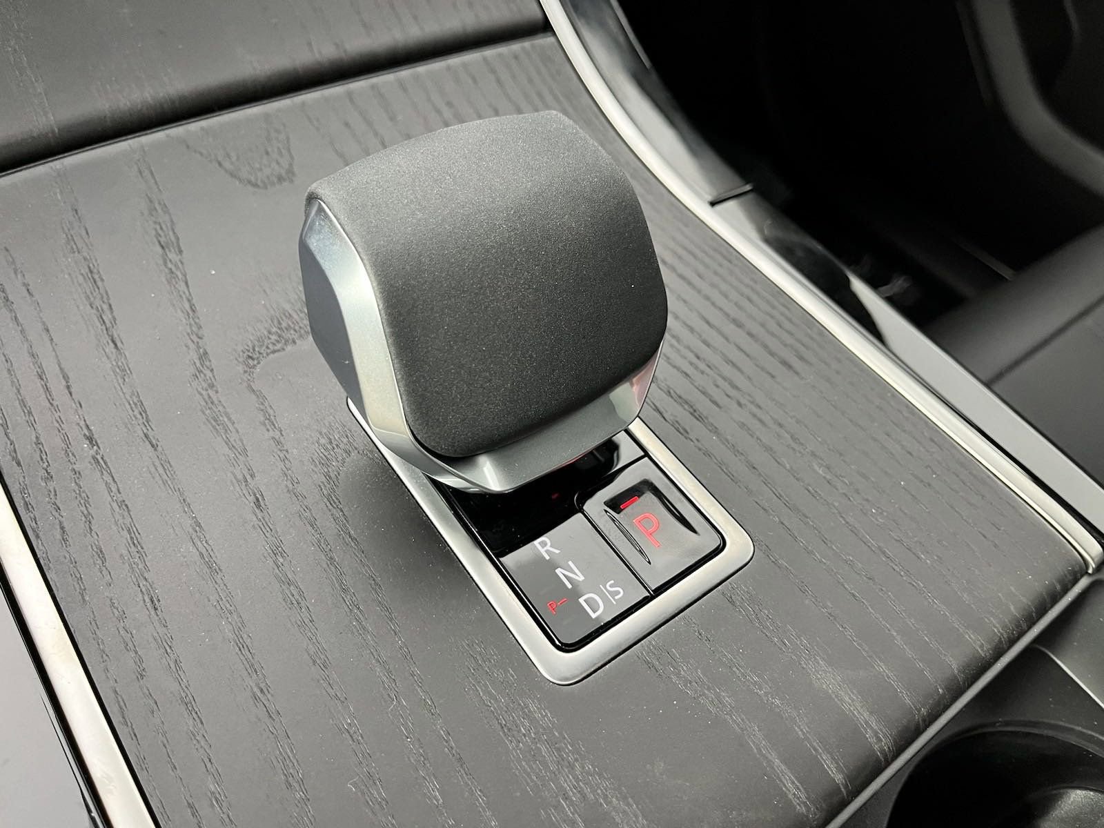 Used 2025 Land Rover Range Rover Velar Dynamic SE image 20