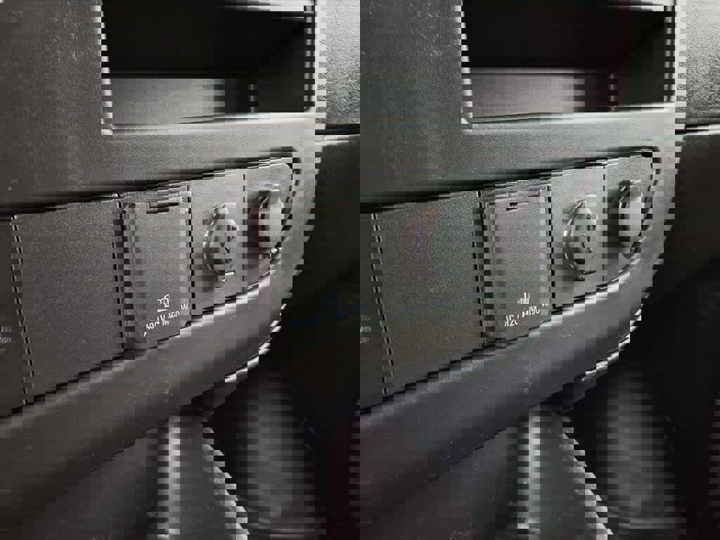 Used 2021 Chevrolet Express 2500 w/ Enhanced Convenience Package image 17