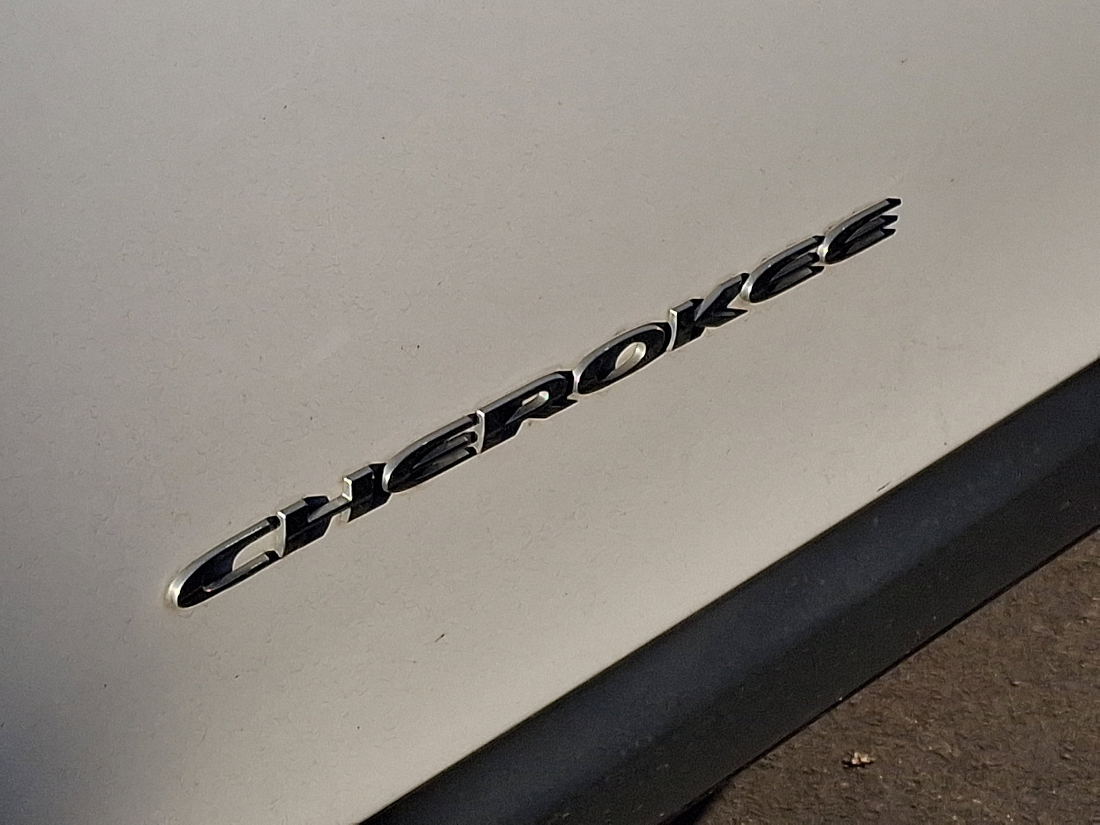 Used 2019 Jeep Cherokee Latitude Plus w/ Cold Weather Group AWD/4WD image 10