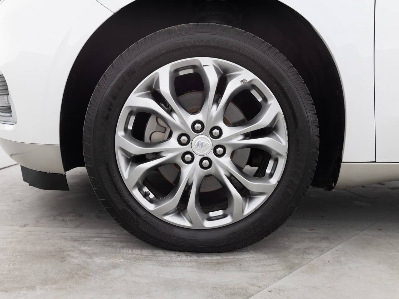 Used 2019 Buick Enclave Avenir w/ Avenir Technology Package AWD/4WD image 17