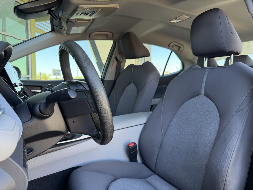 Used 2021 Toyota Camry LE image 29