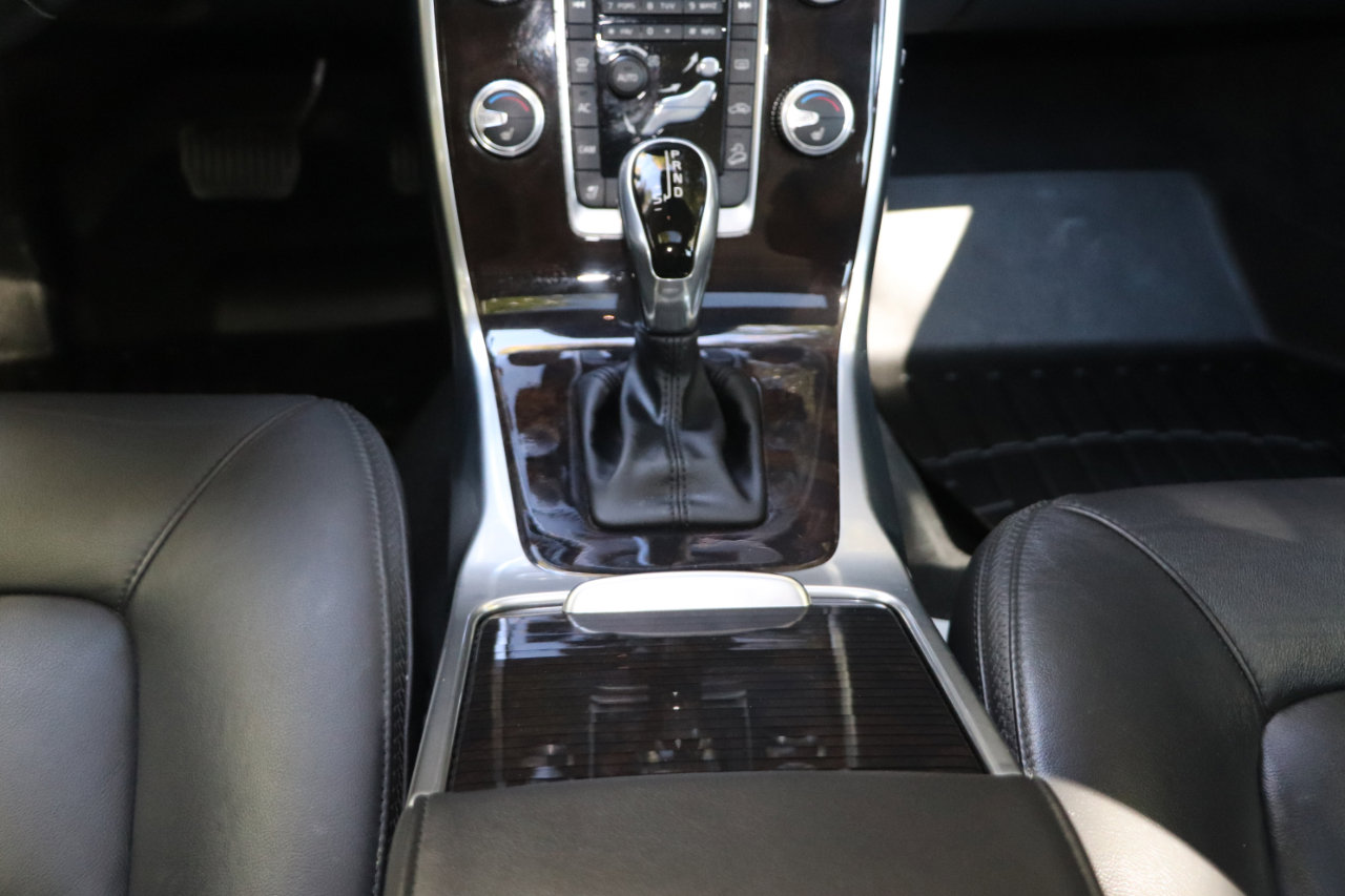 Used 2016 Volvo XC70 T5 Platinum w/ Climate Package image 17