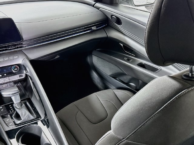 Certified 2025 Hyundai Elantra SEL FWD image 24