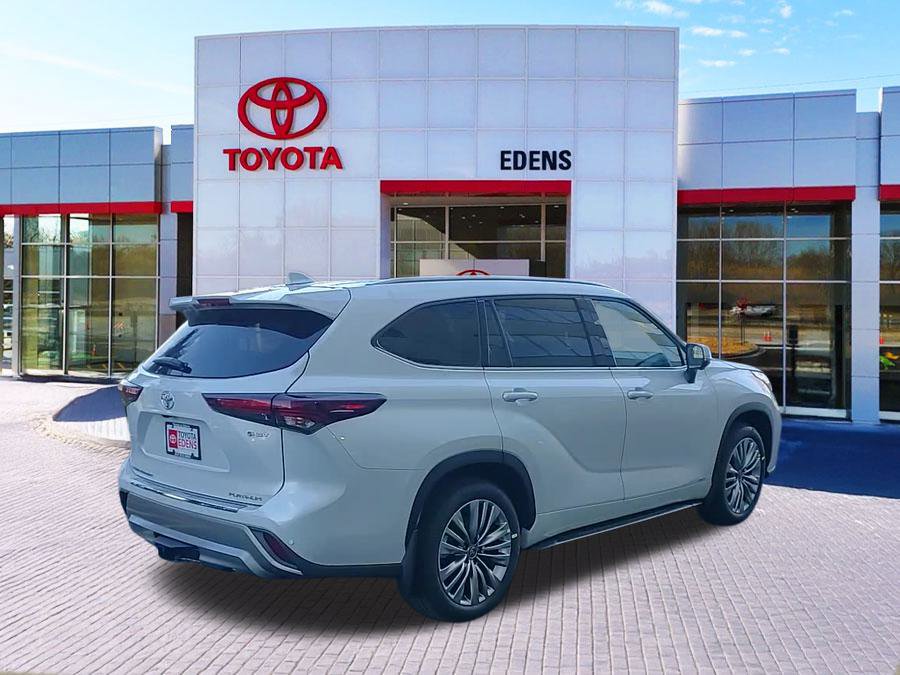 New 2026 Toyota Highlander Platinum image 3