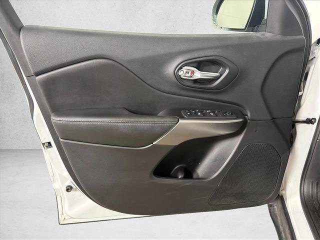 Used 2019 Jeep Cherokee Latitude w/ Popular Appearance Group FWD image 10