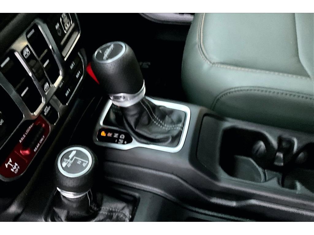 Used 2025 Jeep Gladiator Mojave w/ Safety Group image 15