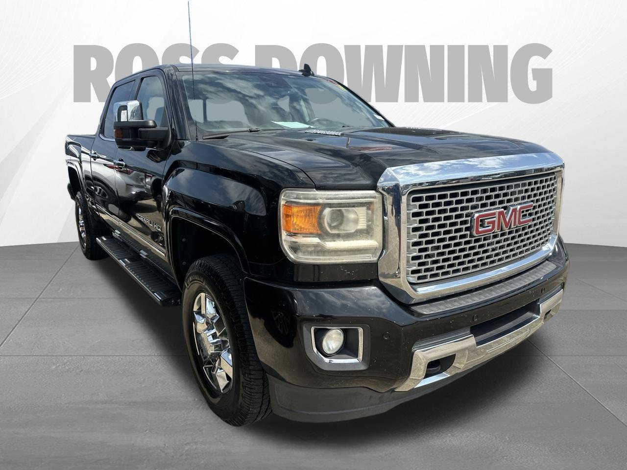 Used 2015 GMC Sierra 2500 Denali w/ Duramax Plus Package AWD/4WD image 3