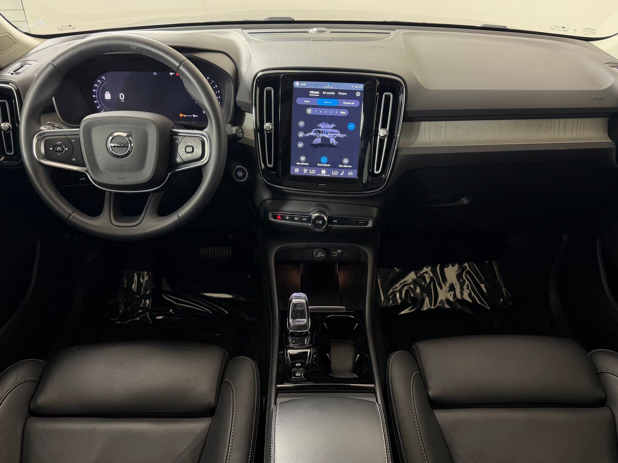 Used 2024 Volvo XC40 B5 Plus w/ Protection Package Premier AWD/4WD image 13
