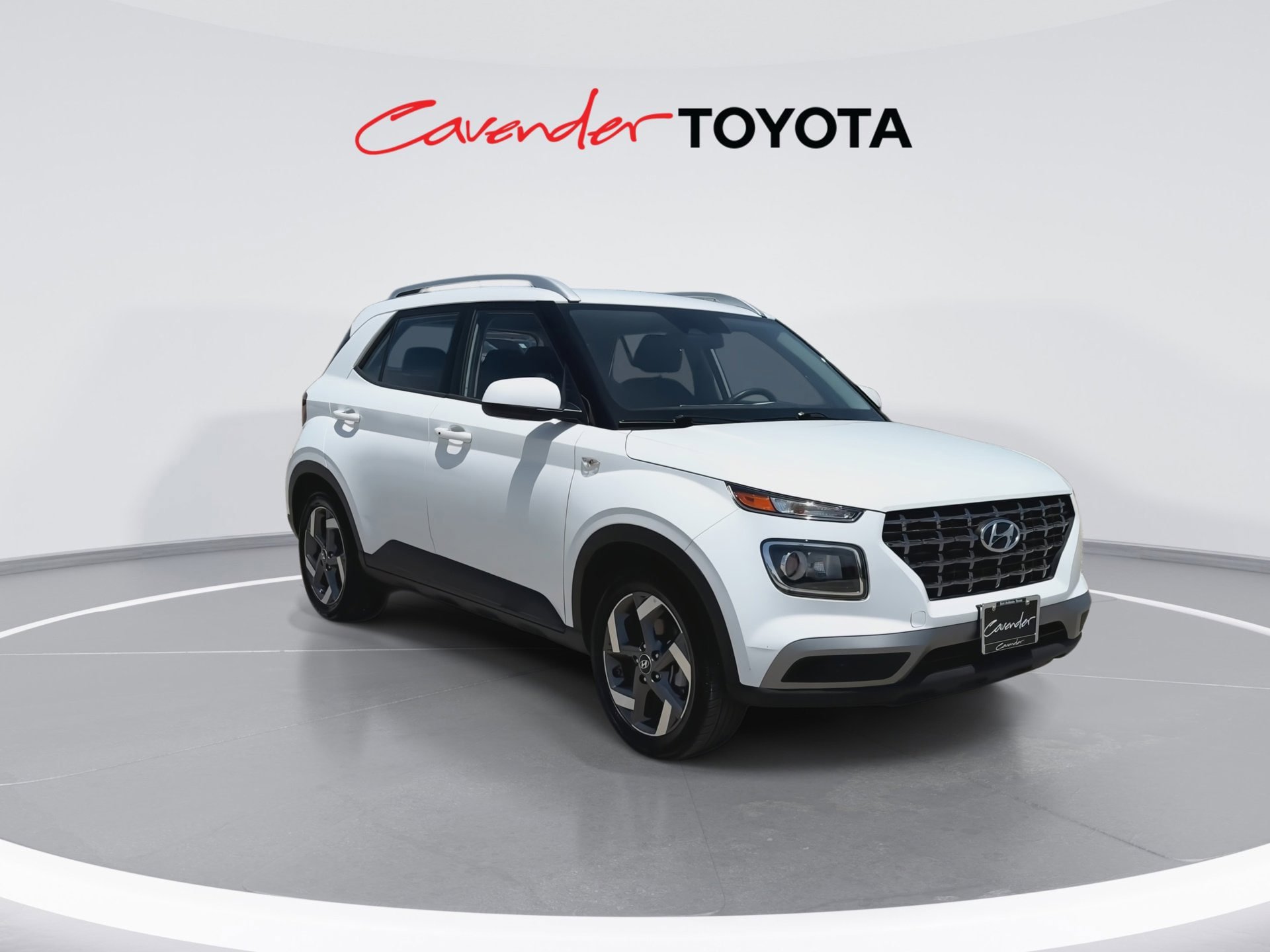 Used 2025 Hyundai Venue SEL FWD image 2
