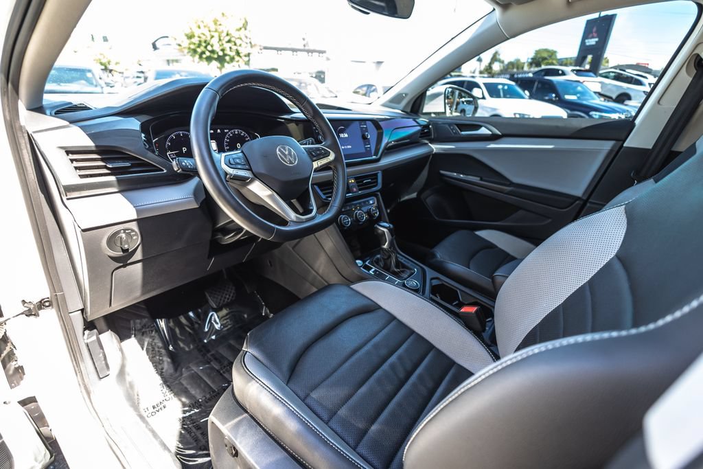 Used 2022 Volkswagen Taos SEL w/ Panoramic Sunroof Package AWD/4WD image 16