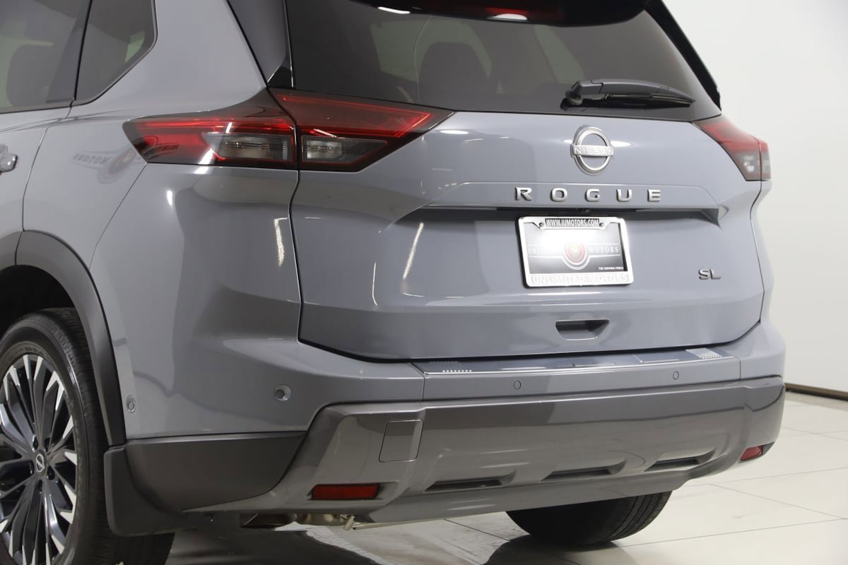 Used 2025 Nissan Rogue SL w/ Tech Package FWD image 25
