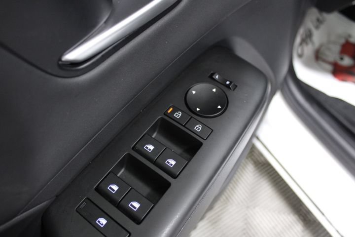 Used 2024 Hyundai Kona Limited FWD image 18