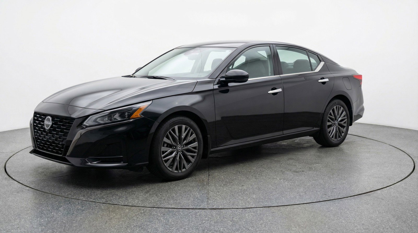 Used 2025 Nissan Altima 2.5 SV image 3