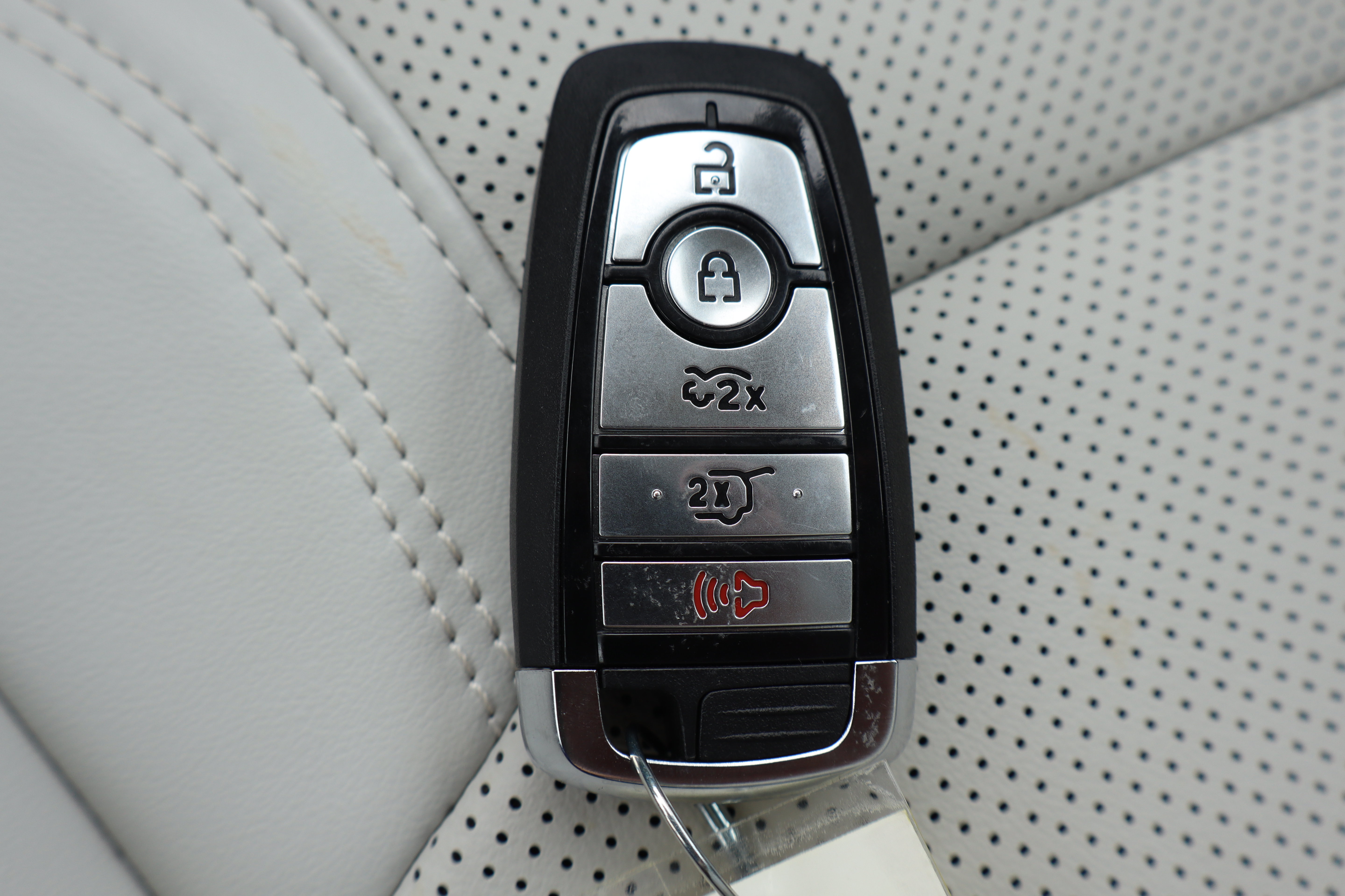 Used 2025 Ford Mustang Mach-E Premium AWD/4WD image 28