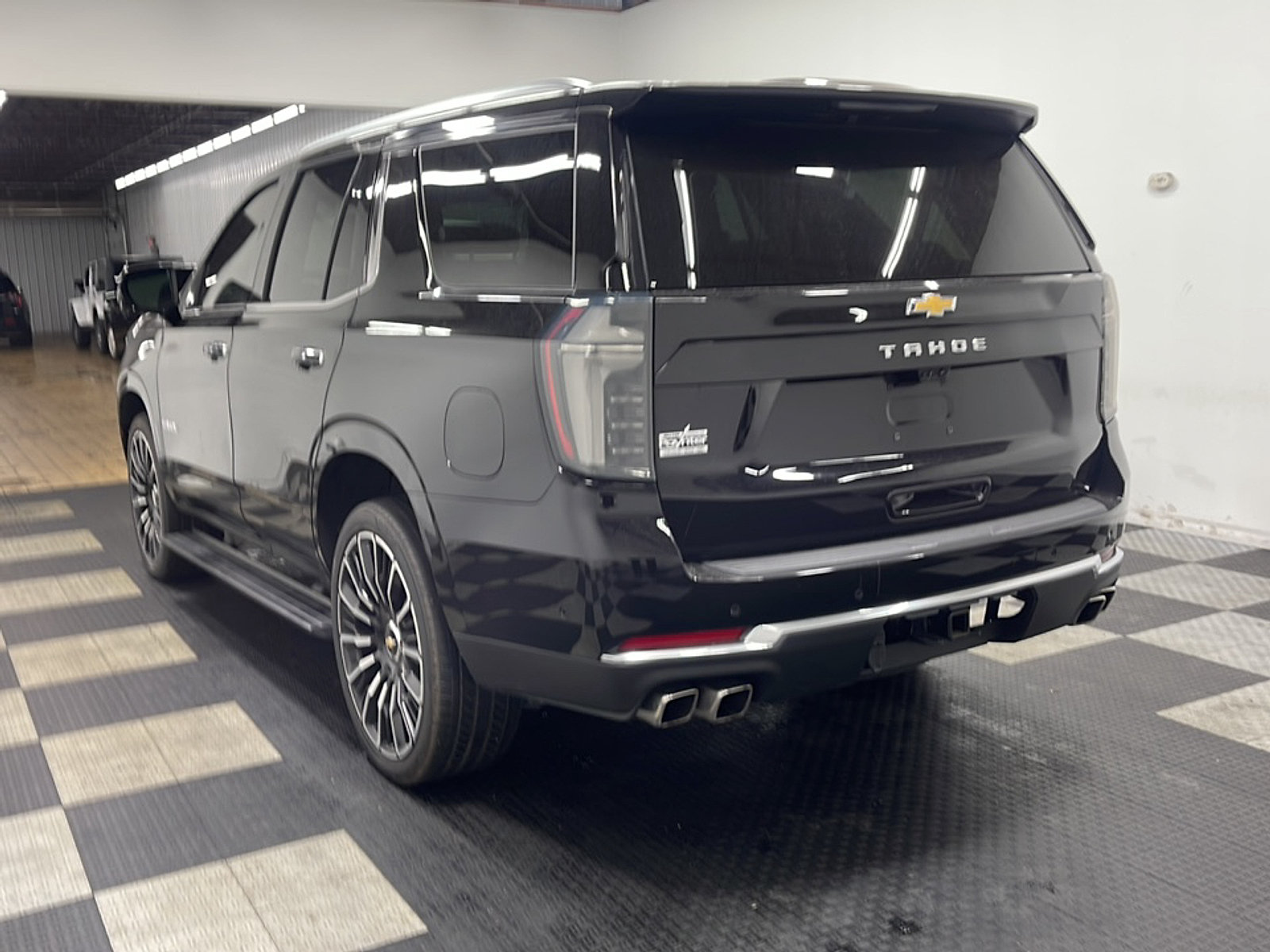 Used 2025 Chevrolet Tahoe High Country AWD/4WD image 15