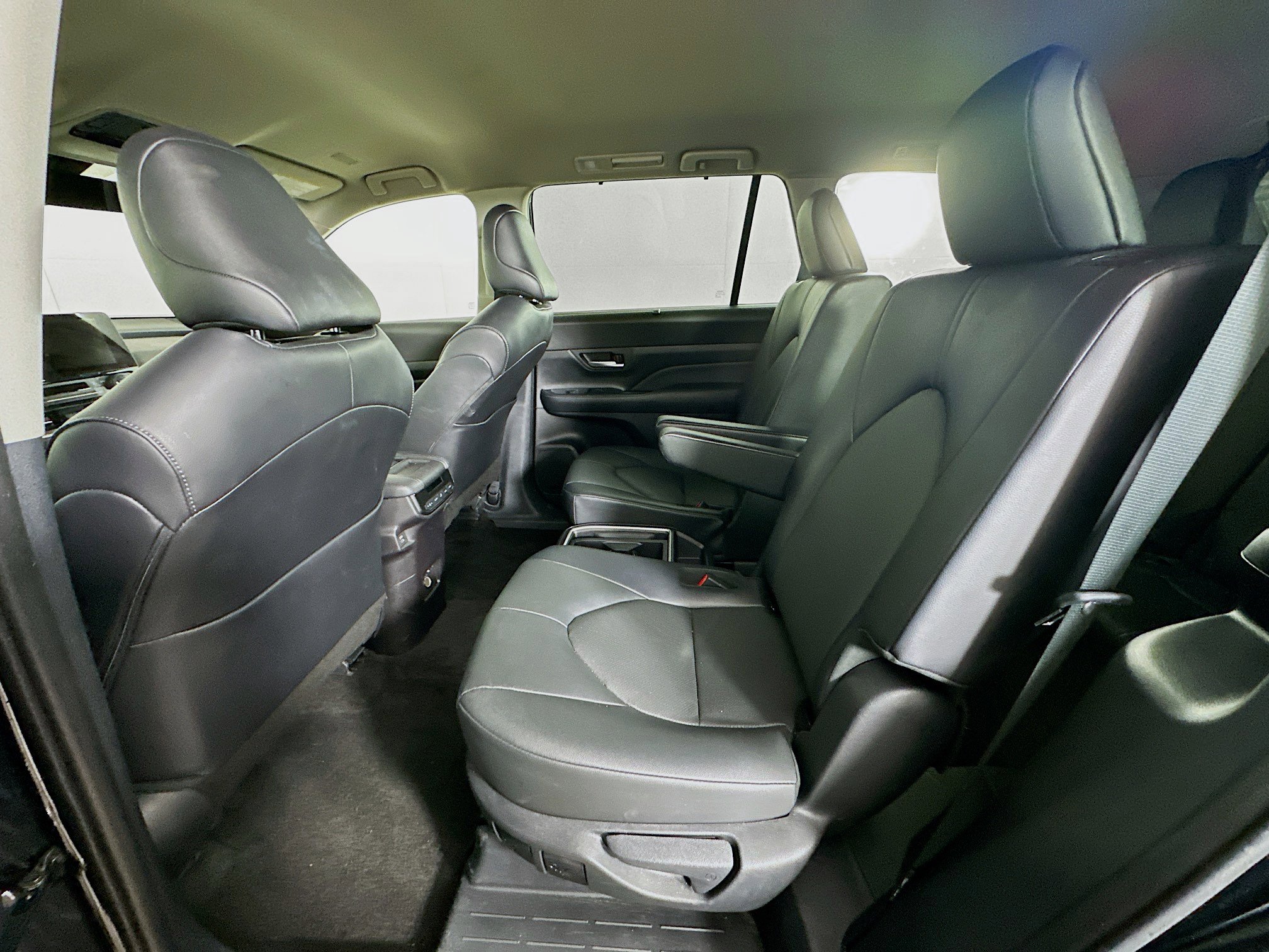 Used 2025 Toyota Grand Highlander AWD image 28