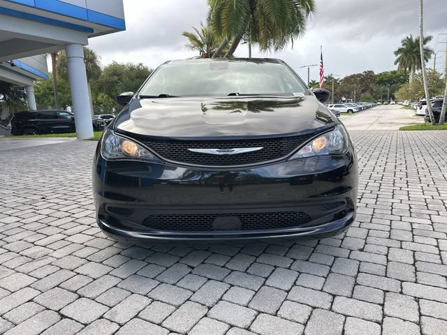 Used 2023 Chrysler Voyager LX FWD image 19