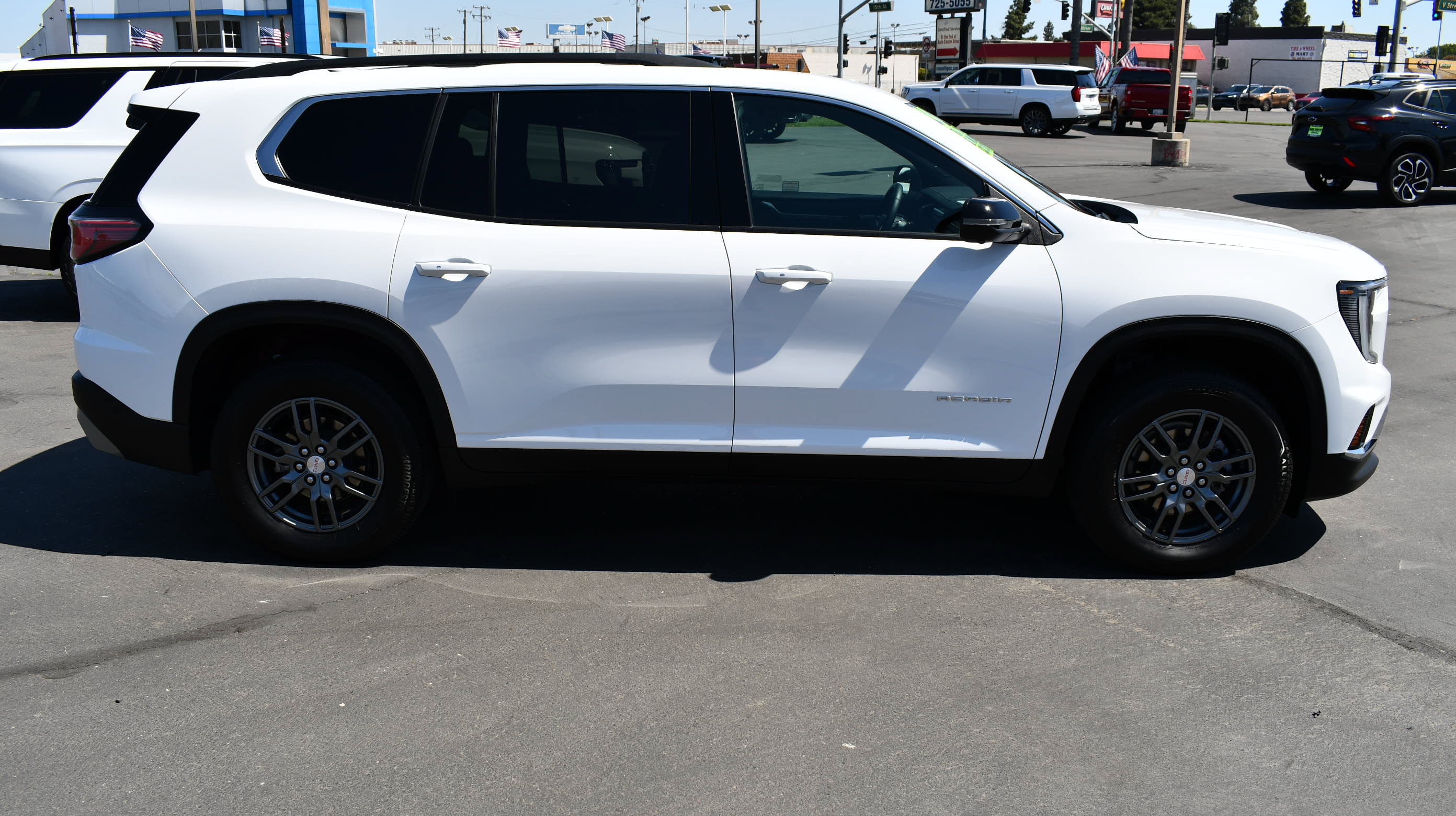 Used 2025 GMC Acadia Elevation AWD/4WD image 5
