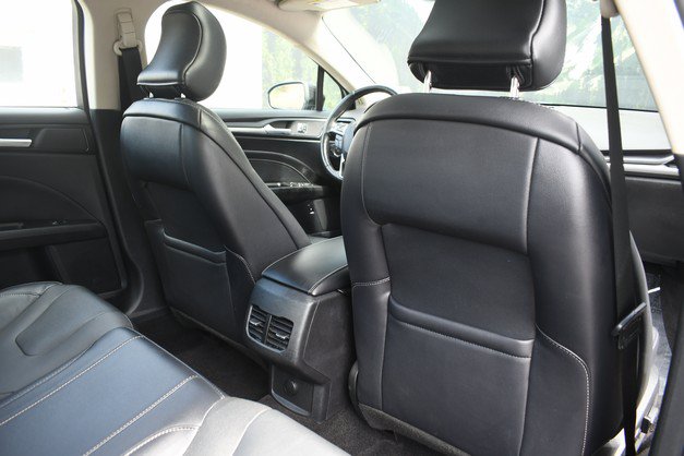 Used 2019 Ford Fusion Energi Titanium FWD image 28