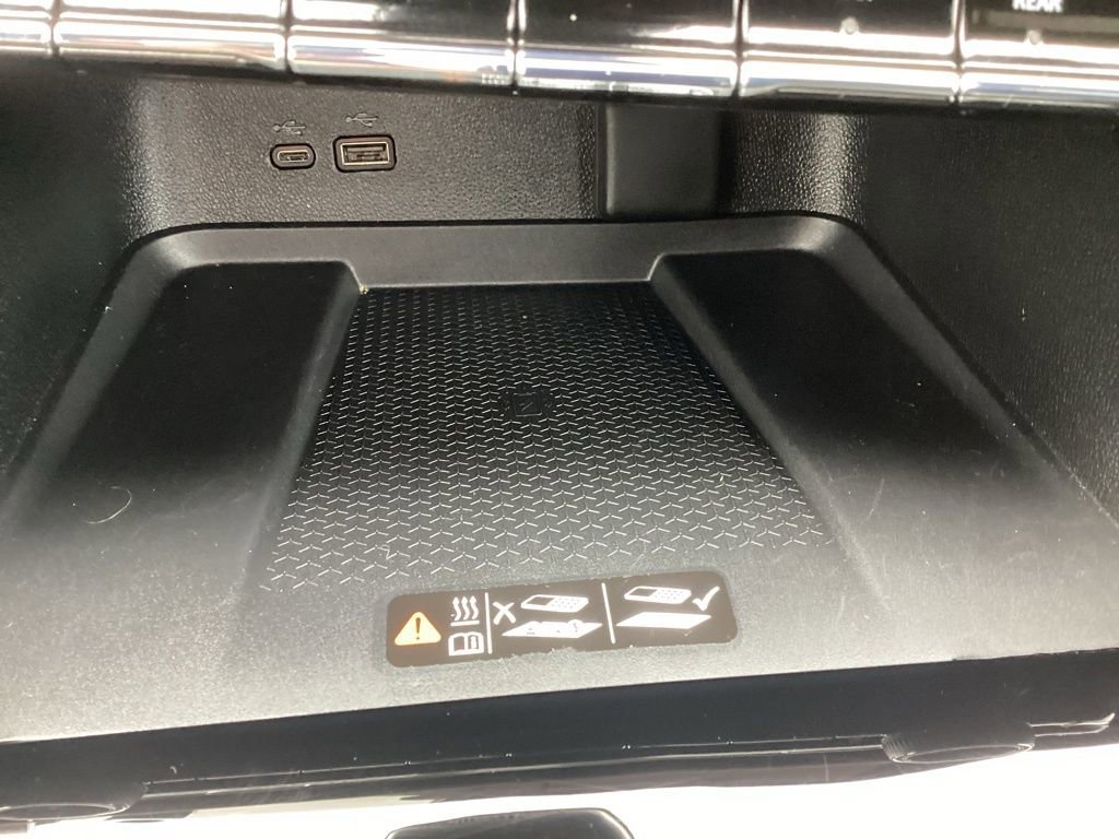 Used 2025 Chevrolet Traverse Z71 w/ Driver Confidence Package image 26