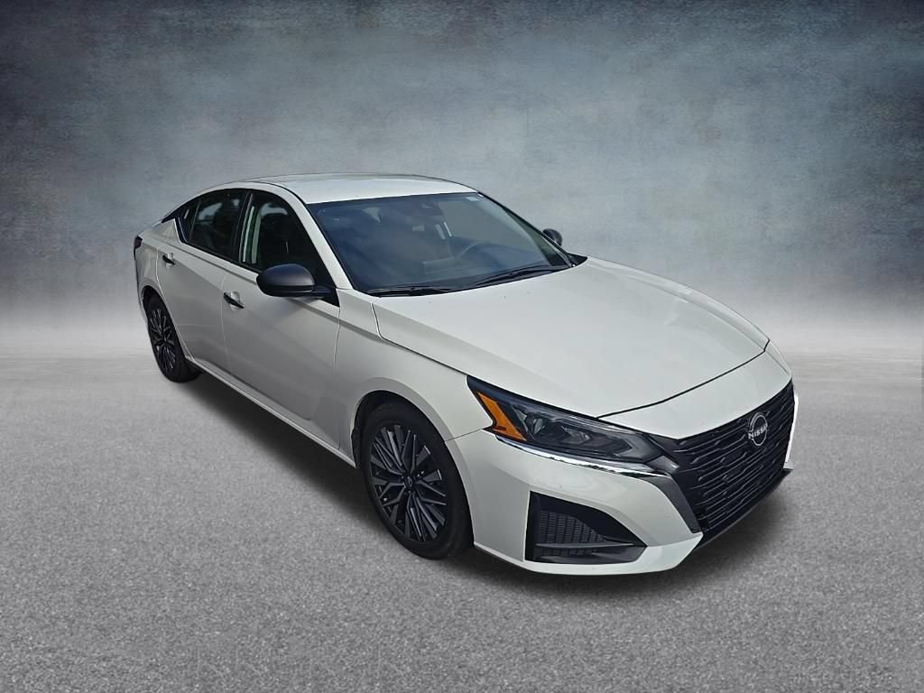 Used 2025 Nissan Altima 2.5 SV FWD image 8
