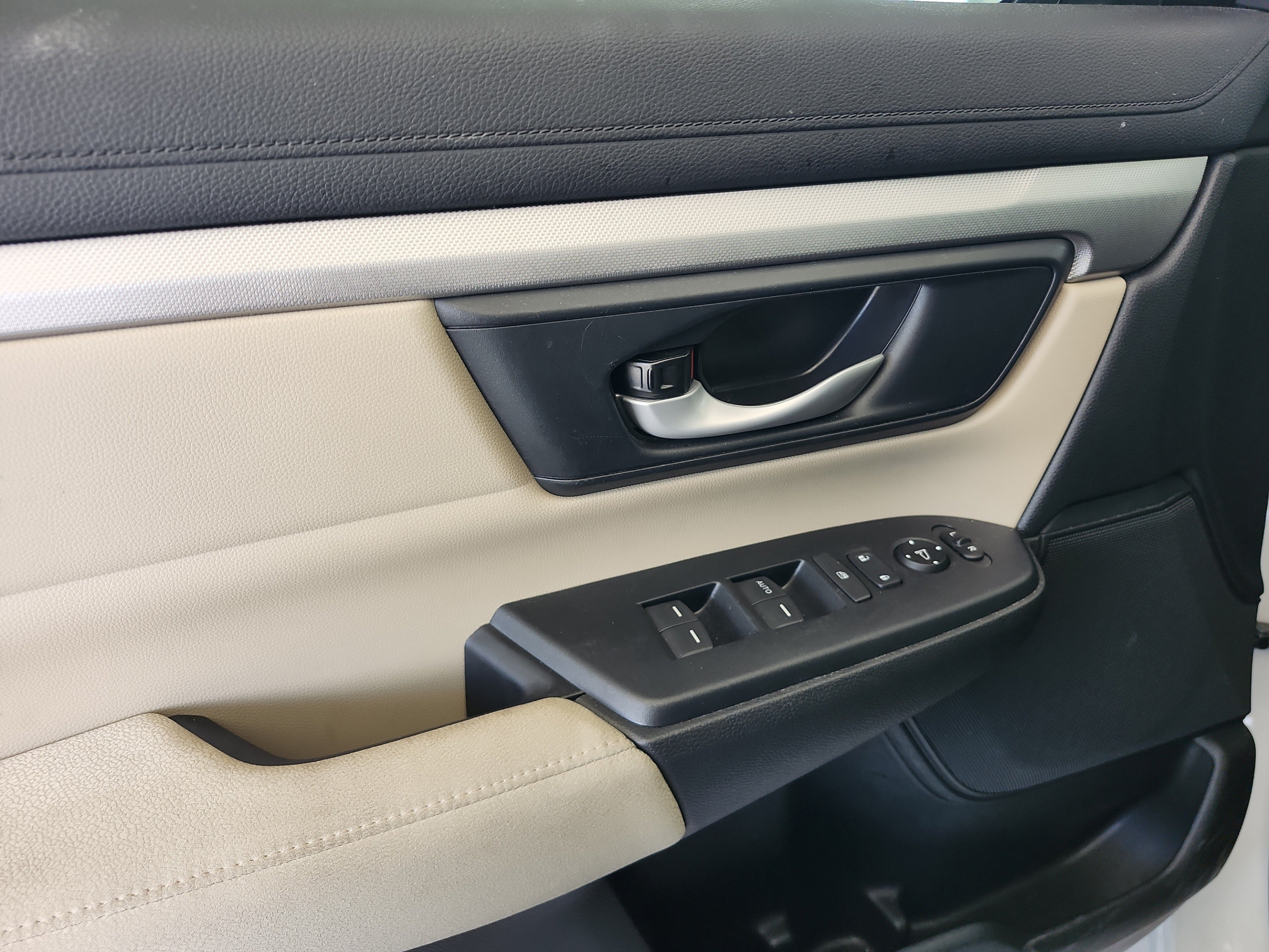 Used 2019 Honda CR-V LX image 17